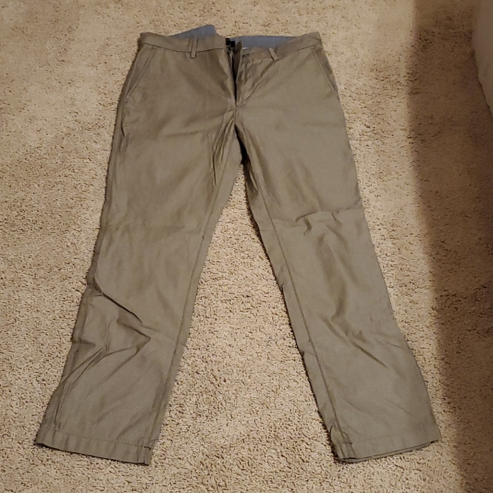 33/30 Aiden fit chinos-never worn!
